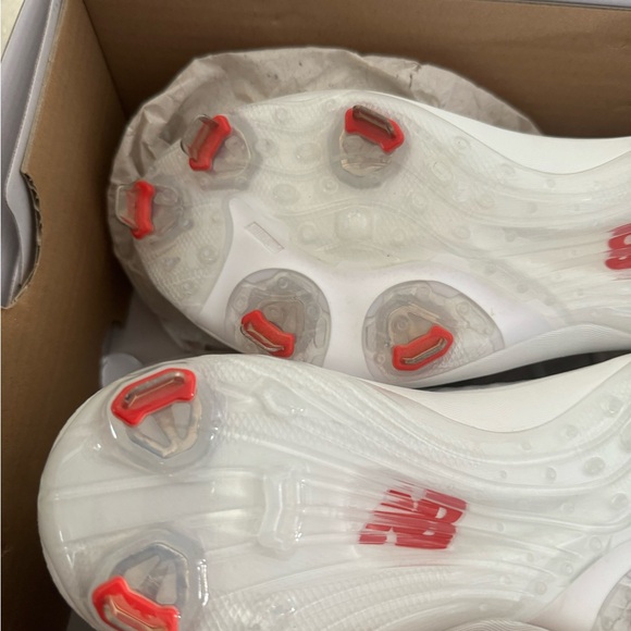 New Balance Women’s Metal Softball Cleats - Picture 7 of 8